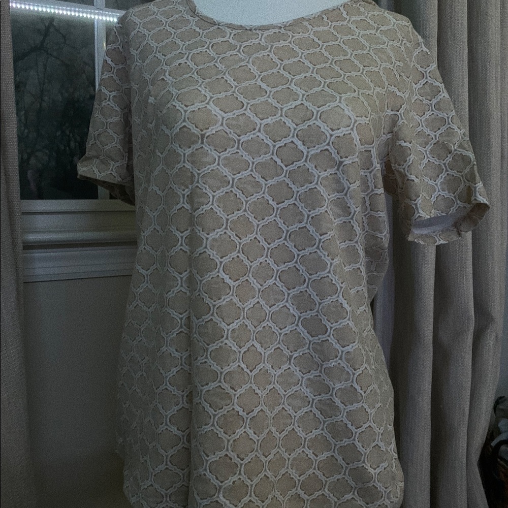 Nuetral Colored top from D&Co (denim + company).